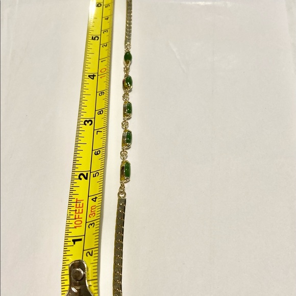 Bracelet. Beautiful with Green Stones. Excellent Condition - Picture 15 of 16